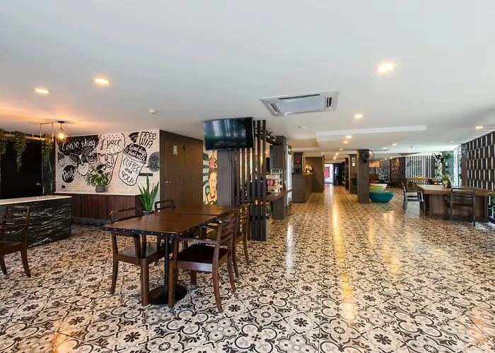 Bb Glass House Pattanakrn บีบี กลาสเฮ้าส์ พัฒนาการ