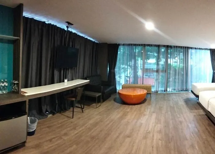 Bb Glass House Pattanakrn บีบี กลาสเฮ้าส์ พัฒนาการ ホテル 3*
