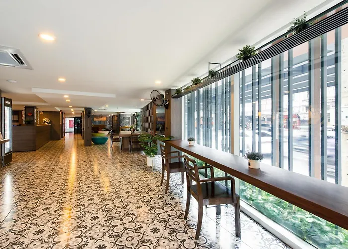 ホテル Bb Glass House Pattanakrn บีบี กลาสเฮ้าส์ พัฒนาการ