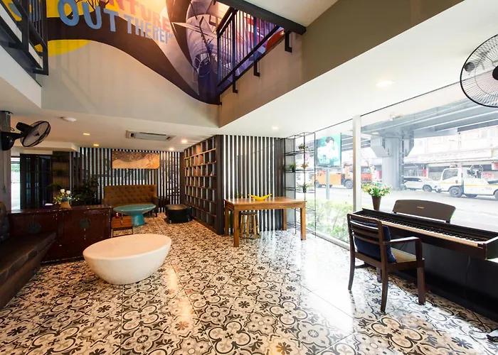 ホテル Bb Glass House Pattanakrn บีบี กลาสเฮ้าส์ พัฒนาการ バンコク都